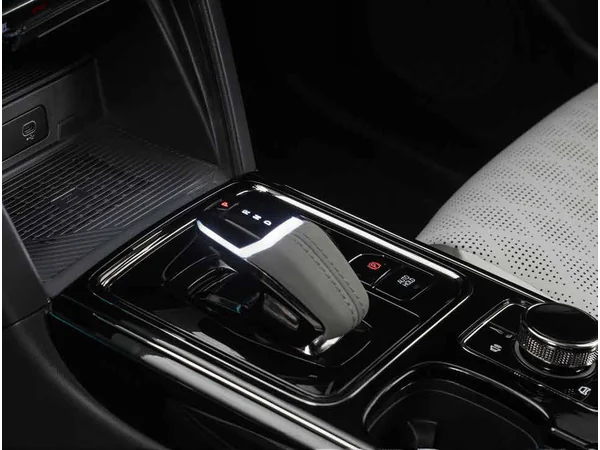 mahindra xev 9e xev-9e-pack-two-590-kwh-72kw-charger interior